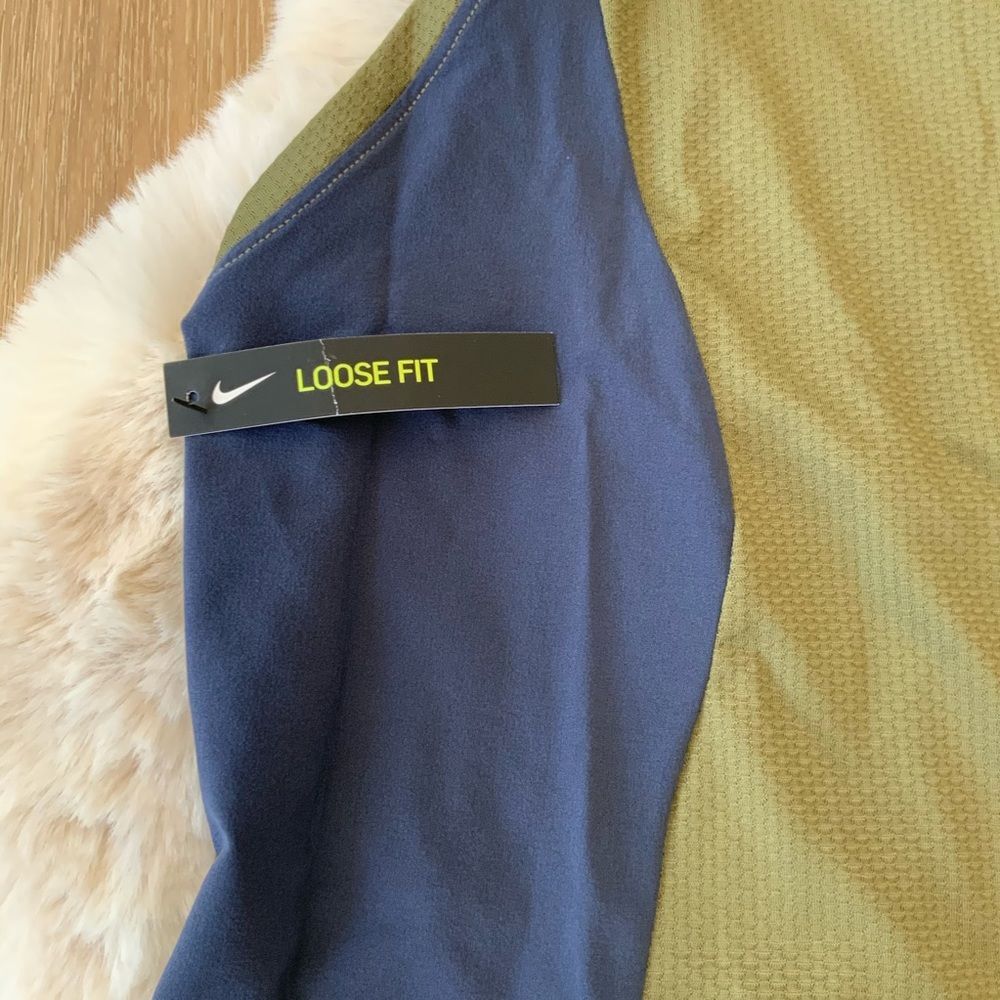 Nike Woman Tank Top Size M - TALL - Picture 3 of 3